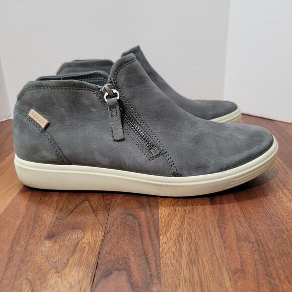 Ecco Soft 7 Woman's Nubuck Zip Bootie Leather Grey Size 37 (8 - 8.5) - Picture 2 of 15